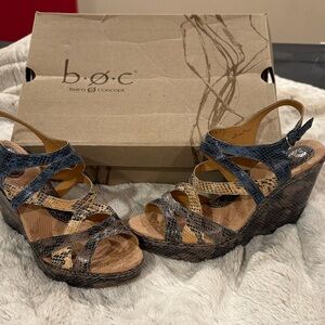 b.o.c. Women's Black and Tan Snakeskin Wedges